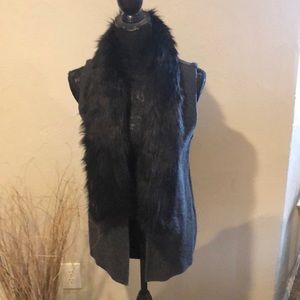 Dress barn Sweater vest with fur collar